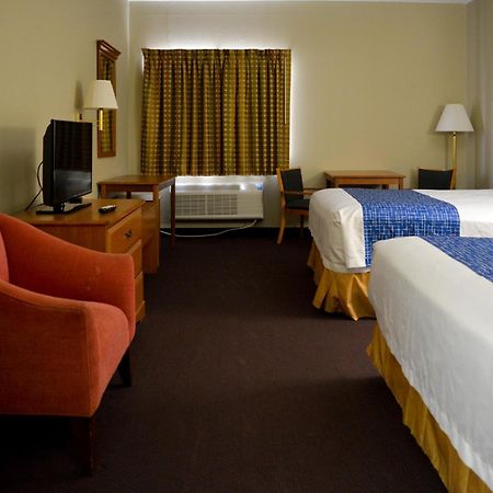 Travelodge By Wyndham St. Louis Berkeley Εξωτερικό φωτογραφία