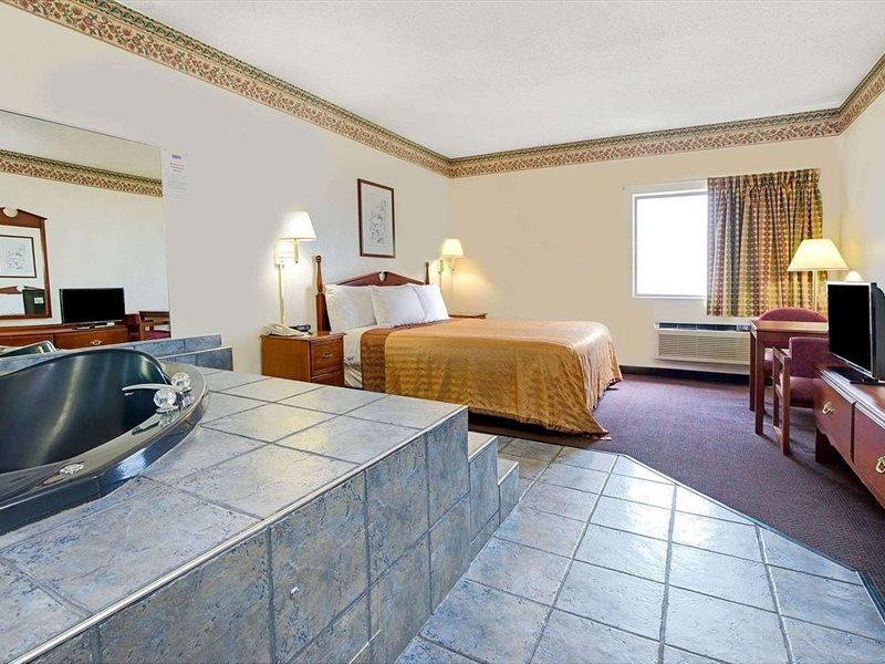 Travelodge By Wyndham St. Louis Berkeley Εξωτερικό φωτογραφία