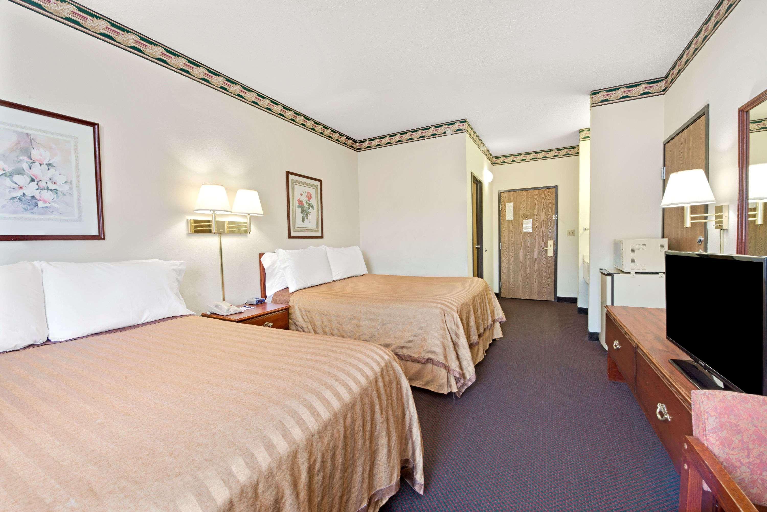 Travelodge By Wyndham St. Louis Berkeley Εξωτερικό φωτογραφία