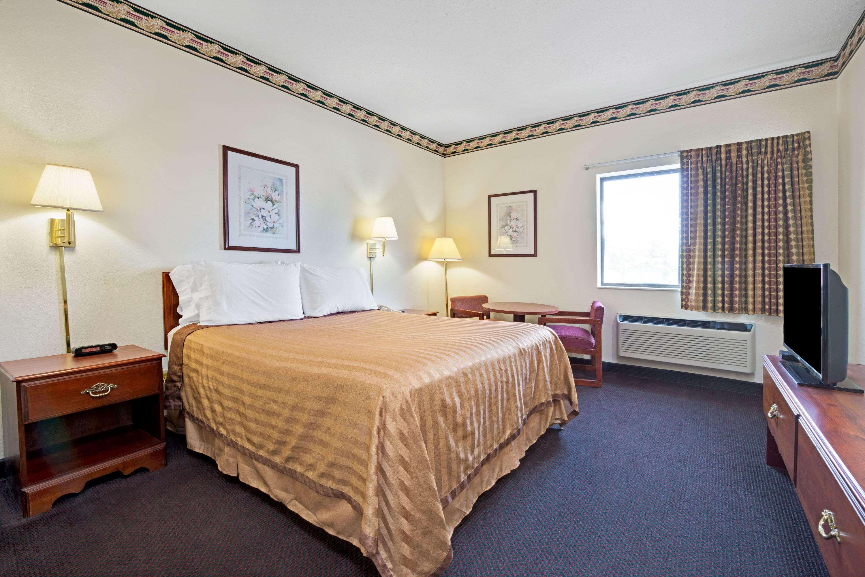 Travelodge By Wyndham St. Louis Berkeley Εξωτερικό φωτογραφία