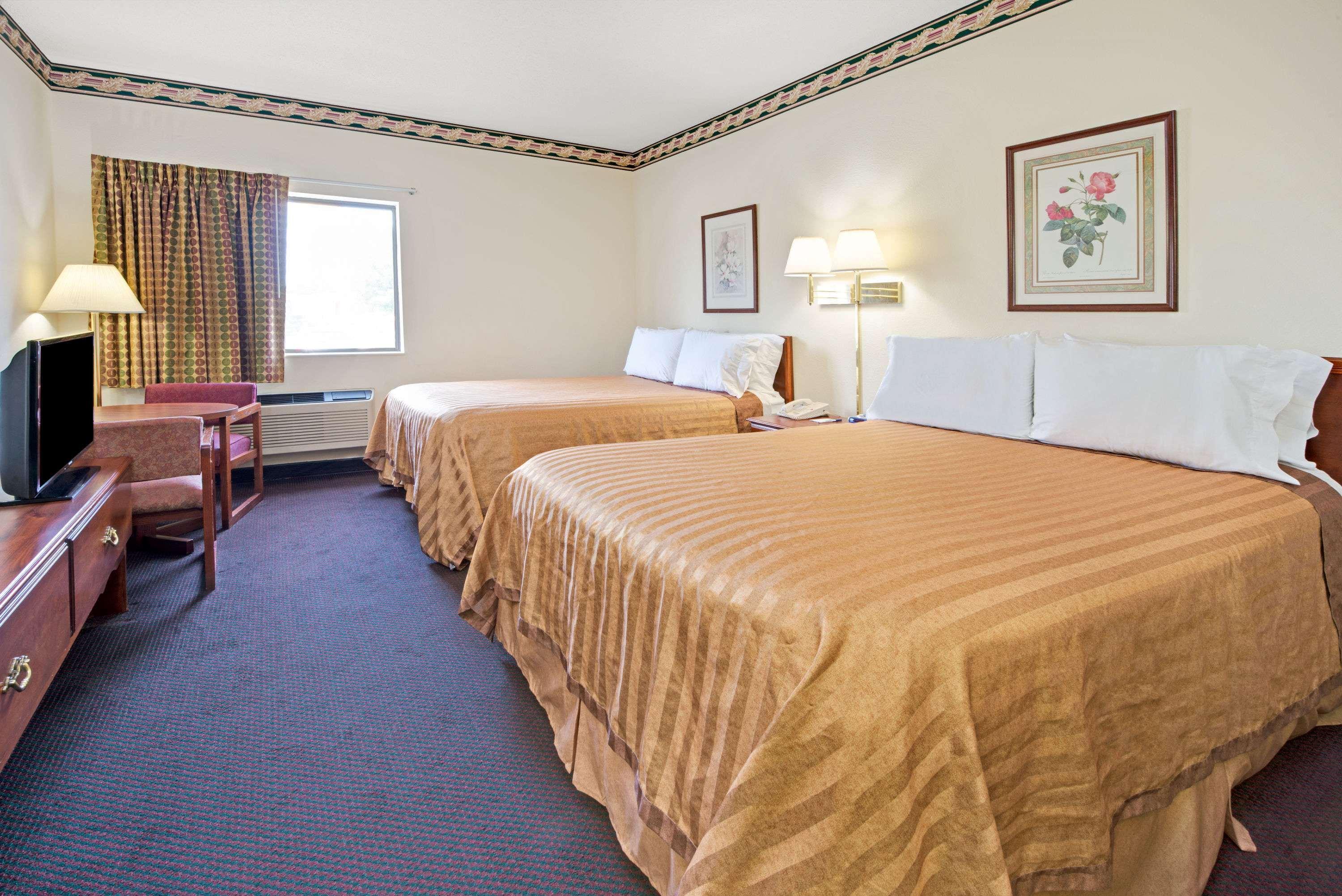 Travelodge By Wyndham St. Louis Berkeley Εξωτερικό φωτογραφία