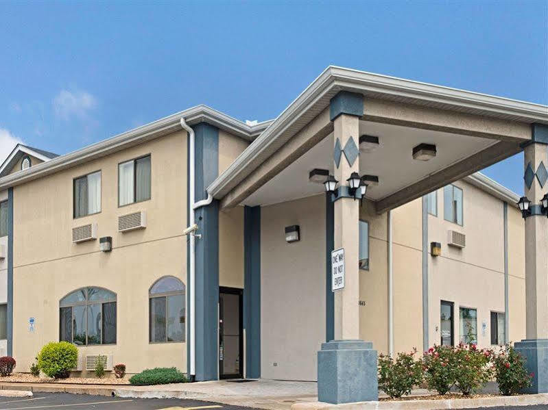 Travelodge By Wyndham St. Louis Berkeley Εξωτερικό φωτογραφία