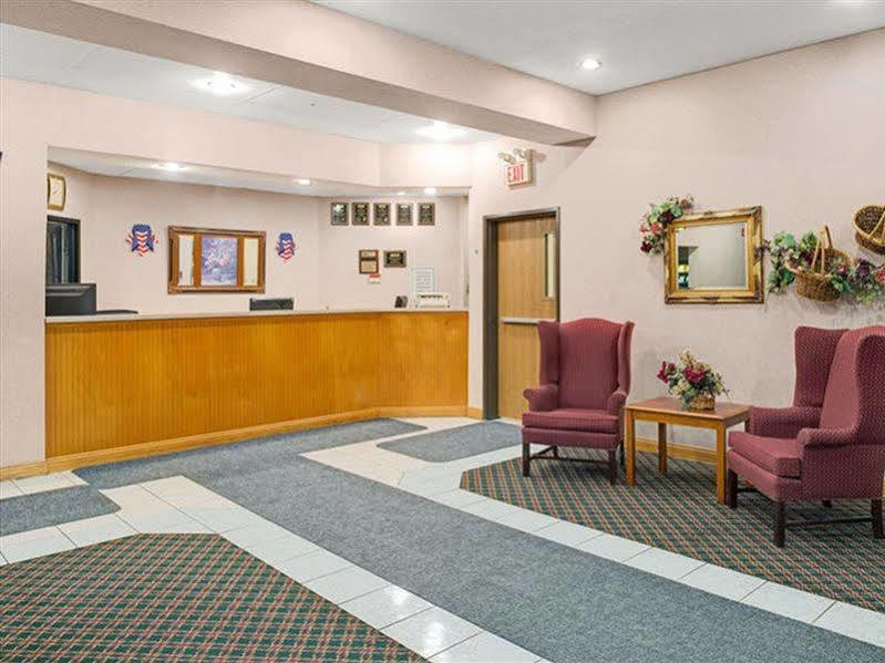 Travelodge By Wyndham St. Louis Berkeley Εξωτερικό φωτογραφία