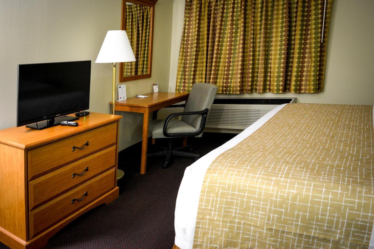 Travelodge By Wyndham St. Louis Berkeley Εξωτερικό φωτογραφία